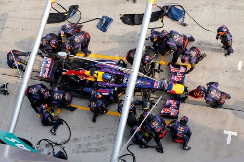V ČÍNĚ OČEKÁVEJTE TŘI ZASTÁVKY V BOXECH, PIRELLI NASAZUJE MĚKKÉ A STŘEDNÍ PNEUMATIKY