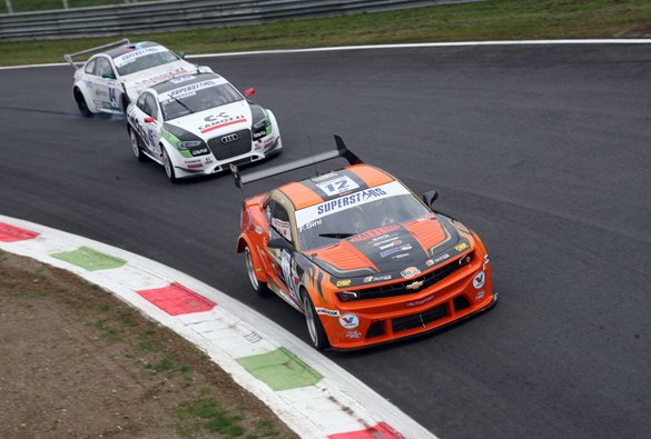 Chevrolet Camaro zanechává své stopy v Monze