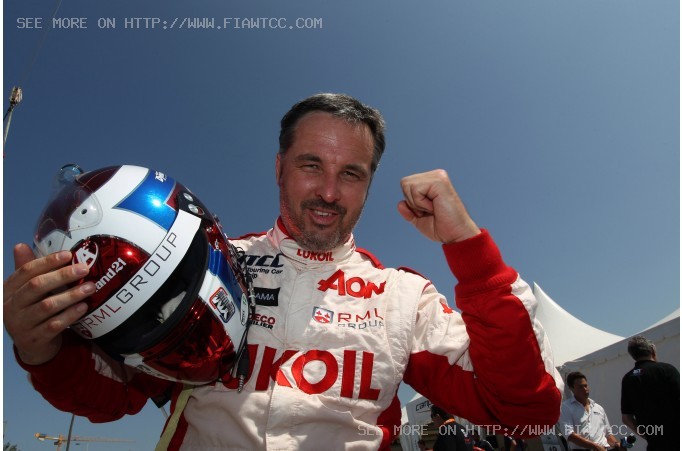 Yvan Muller vyhrál první závod v Portu Yvan Muller vyhrál první závod v Portu
