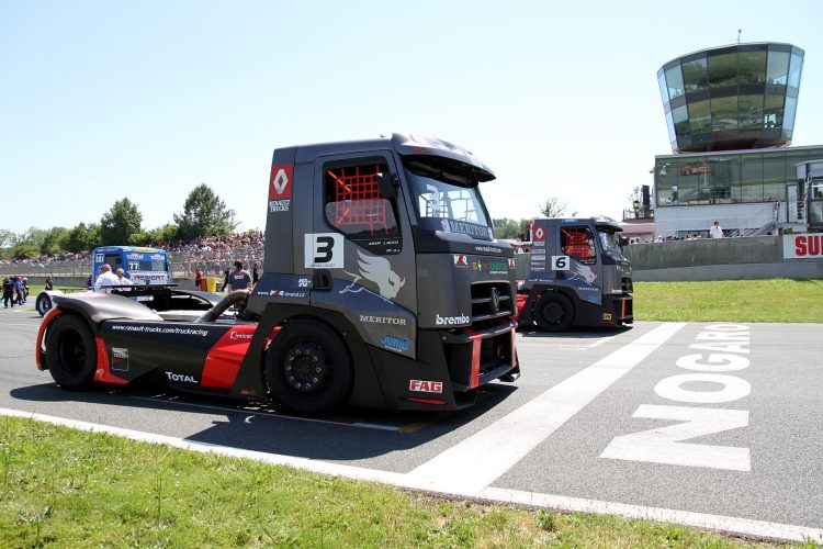 Blízký Red Bull Ring láká fanoušky