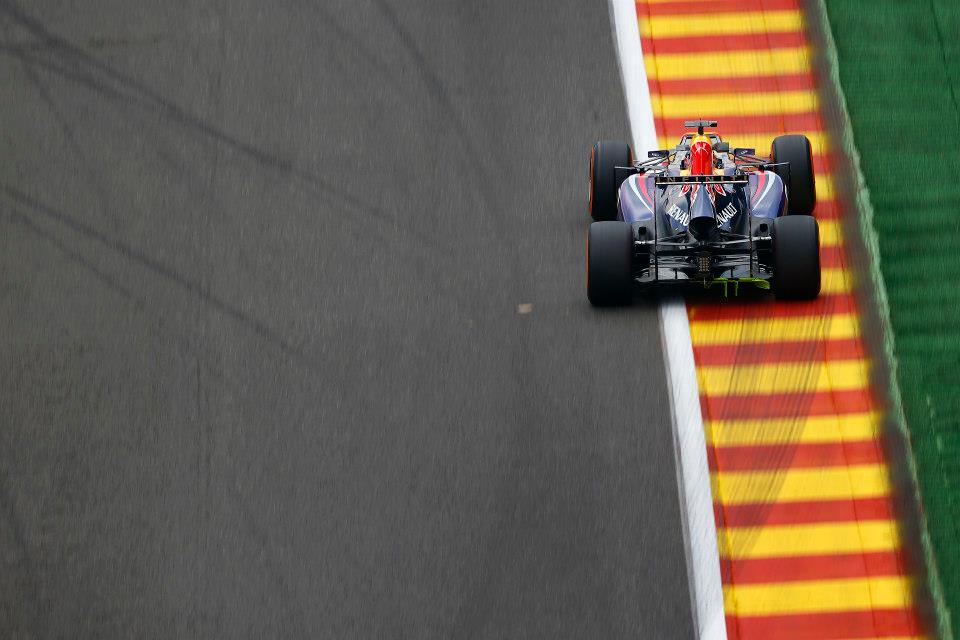 BERNIE ECCLESTONE MÁ O ANGAŽMÁ PIRELLI V PŘÍŠTÍ SEZONĚ JASNO