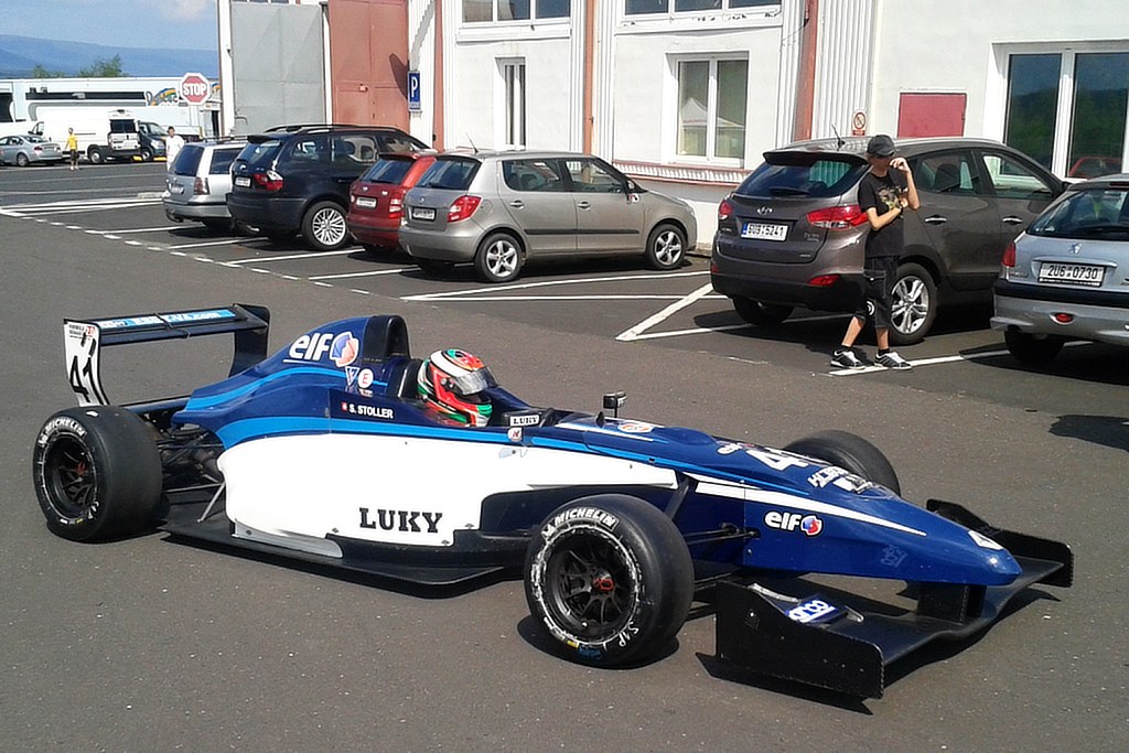 Nedělní kvalifikaci formulí vyhráli Christof von Grünigen a Tomáš Chabr