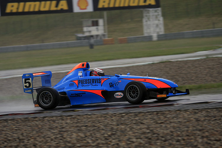 V deštivé kvalifikaci si pole position vyjel Petr Trnka V deštivé kvalifikaci si pole position vyjel Petr Trnka