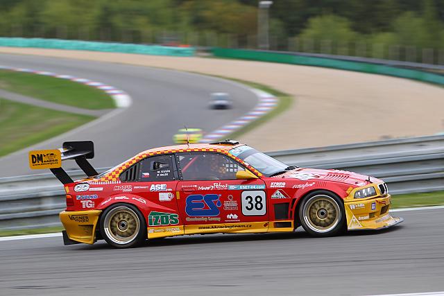 Brněnské stříbro přineslo Kusínovi s Válkem zisk mistrovského titulu v šampionátu FIA CEZ!