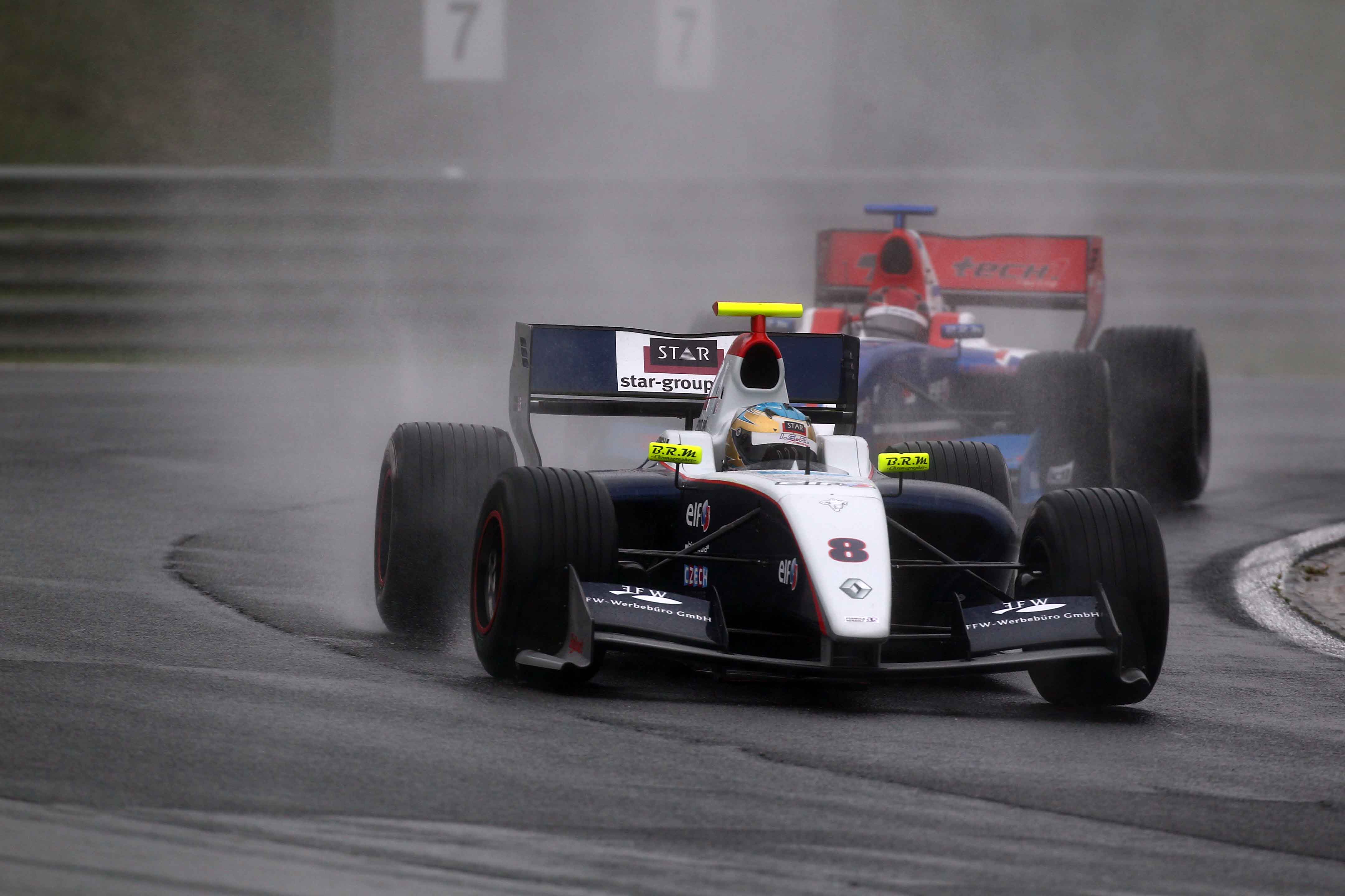 STUPNĚ VÍTĚZŮ PRO I.S.R. RACING A SERGEJE SIROTKINA