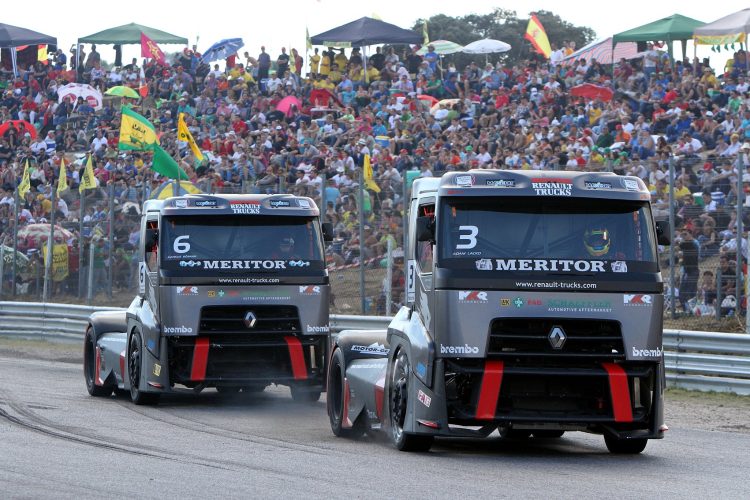 Jarama míchá kartami Jarama míchá kartami