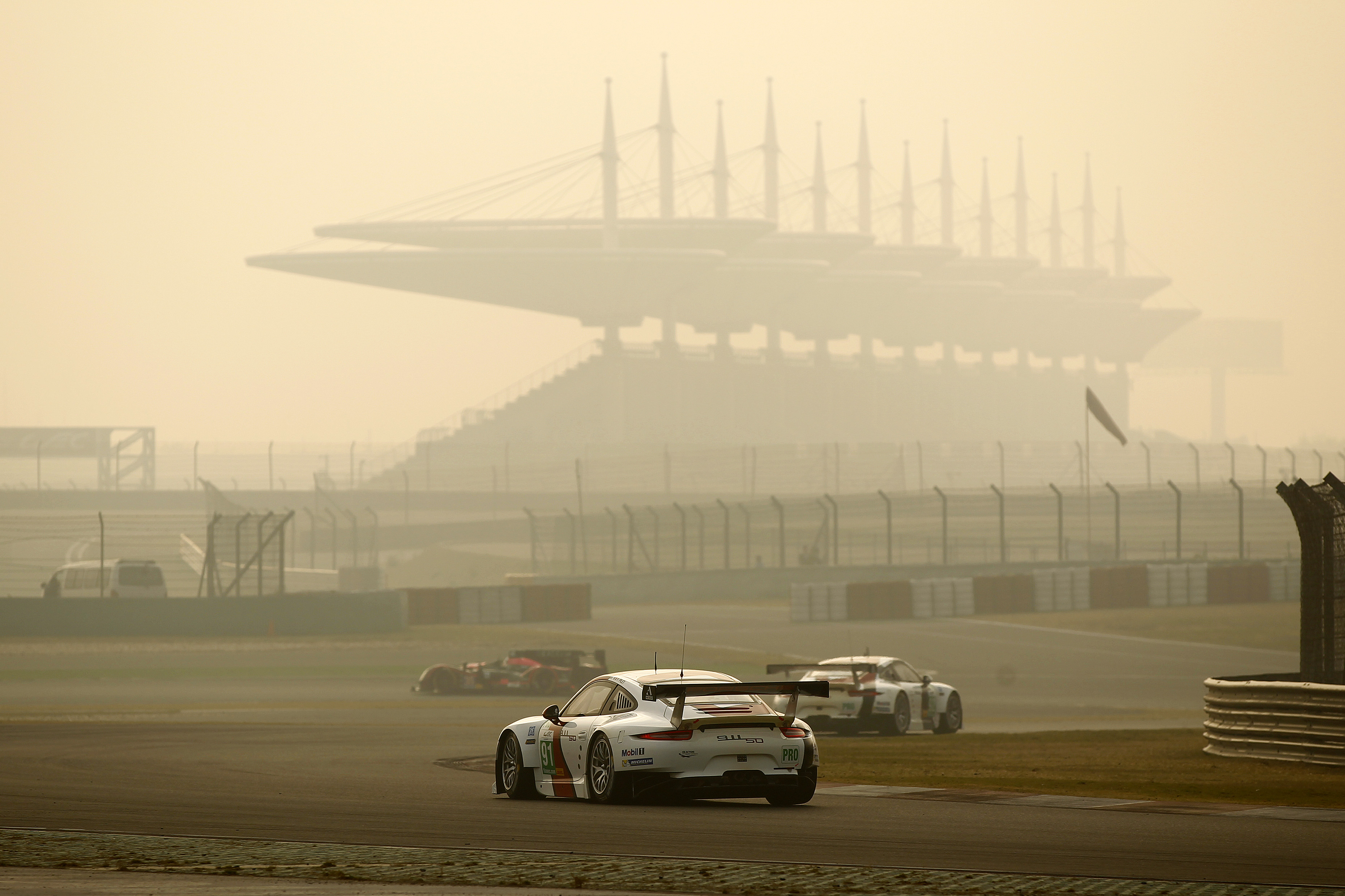 FIA WEC: Šestihodinovka ve smogu zalité Šanghaji