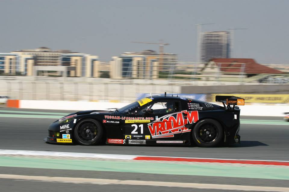 Nicky Pastorelli s 8 let starou Corvettou vybojoval pole position v Dubaji