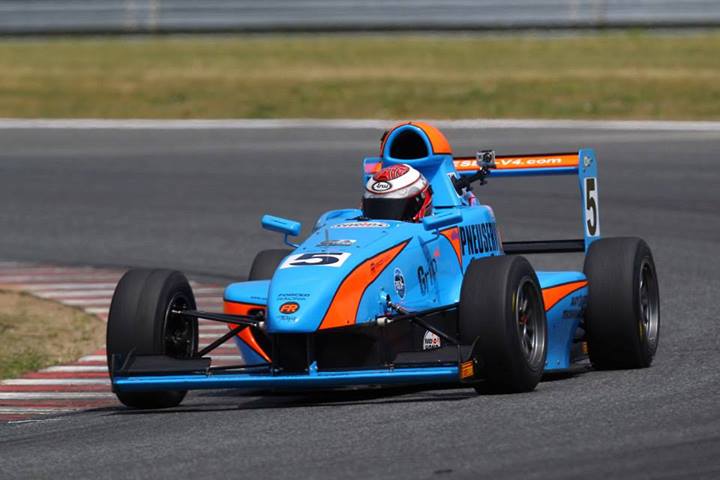 Pronájem mistrovské formule Gloria C8F