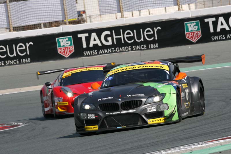 24h Dubai: Ve 13. hodině závodu vede BMW týmu Schubert