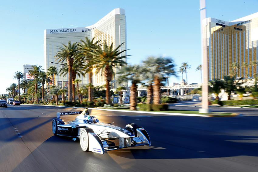 Elektrická Formule E se proháněla slavným Las Vegas