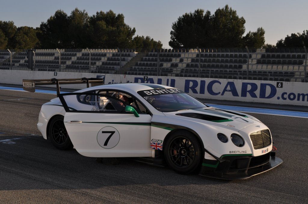 Bentley nejrychlejší v dopolední části testů Bentley nejrychlejší v dopolední části testů