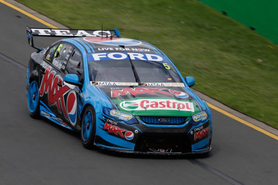 V8: Průběh závodu ovlivnily penalizace, vítězem se stal Mark Winterbottom