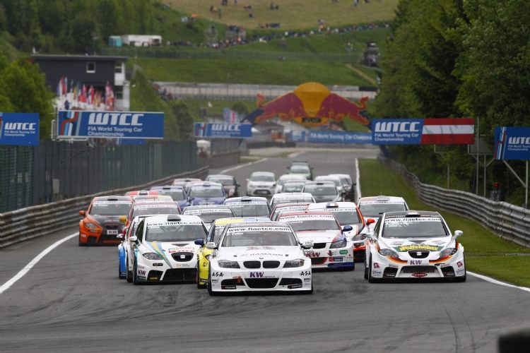 Na seznamu přihlášených jezdců pro sezónu FIA ETCC 2014 jsou tři desítky jmen