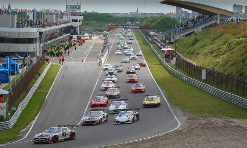 Hofor Racing stíhaný pražským Ferrari na čele 12h Zandvoort