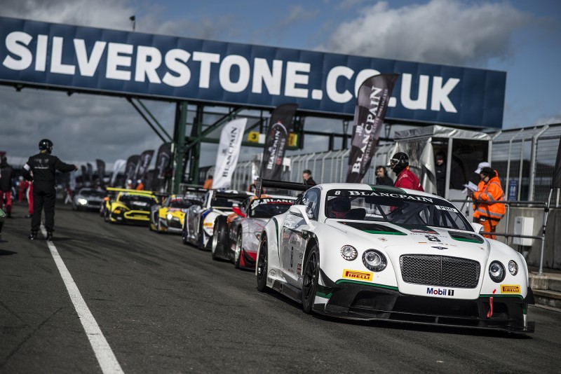Bentley získal historické vítězství v Silverstone Bentley získal historické vítězství v Silverstone