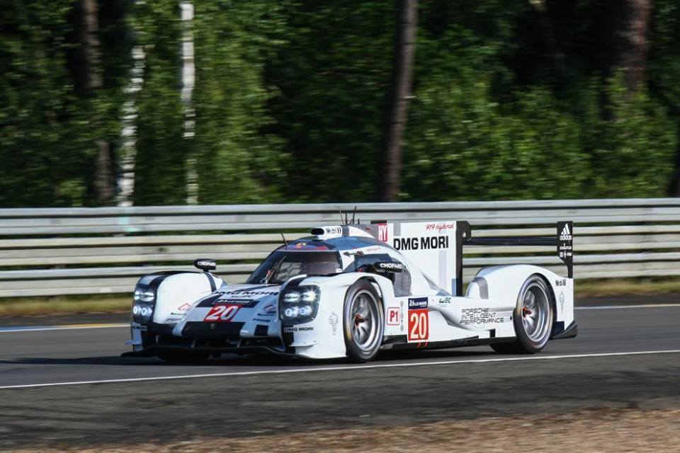 Provizorní pole position uzmul ve zkrácené kvalifikaci Brandon Hartley s Porsche