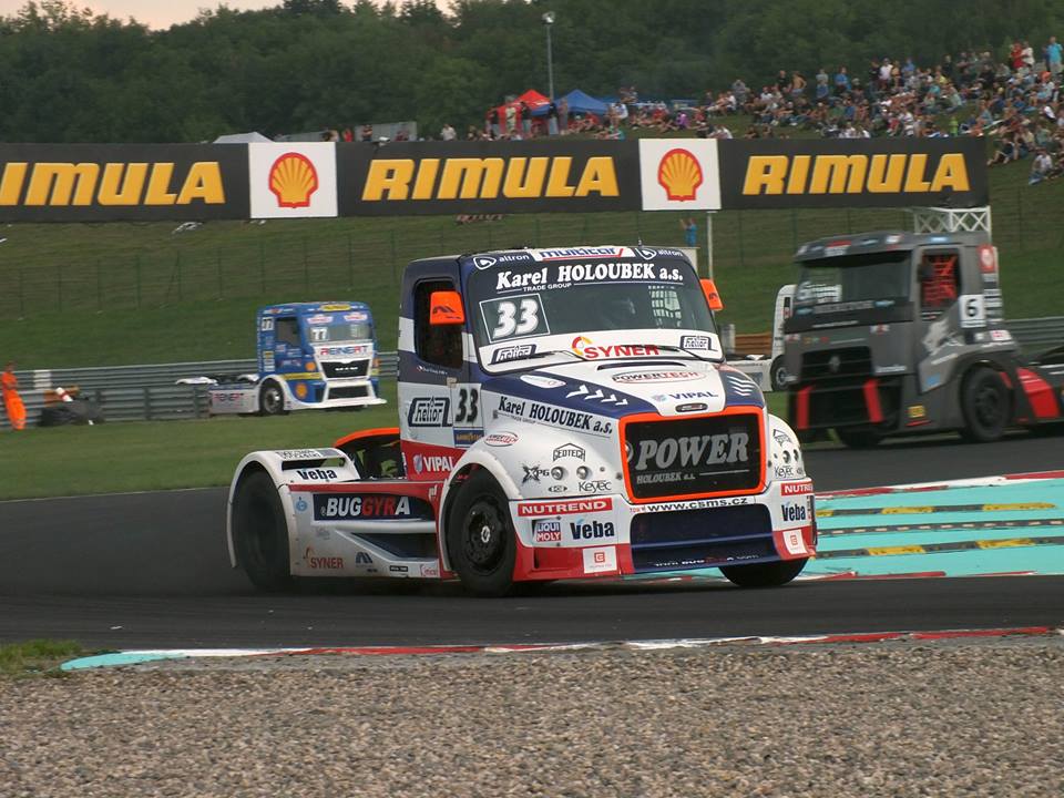 Most rozburácí o víkendu 20 kamionů FIA Truck
