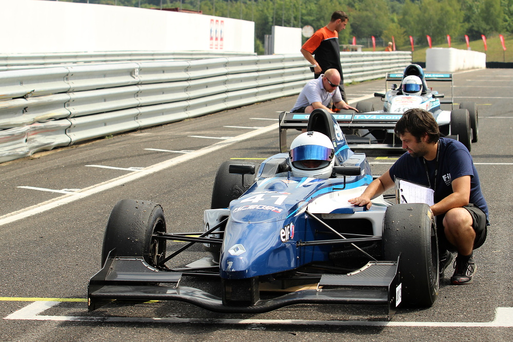 Křenek Motorsport v Mostě – 5 jezdců vybojovalo pět pódií Křenek Motorsport v Mostě – 5 jezdců vybojovalo pět pódií