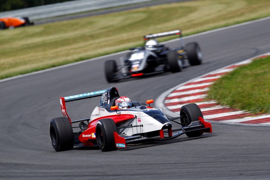 První letošní vítězství Freiburghause a týmu SBM motorsport