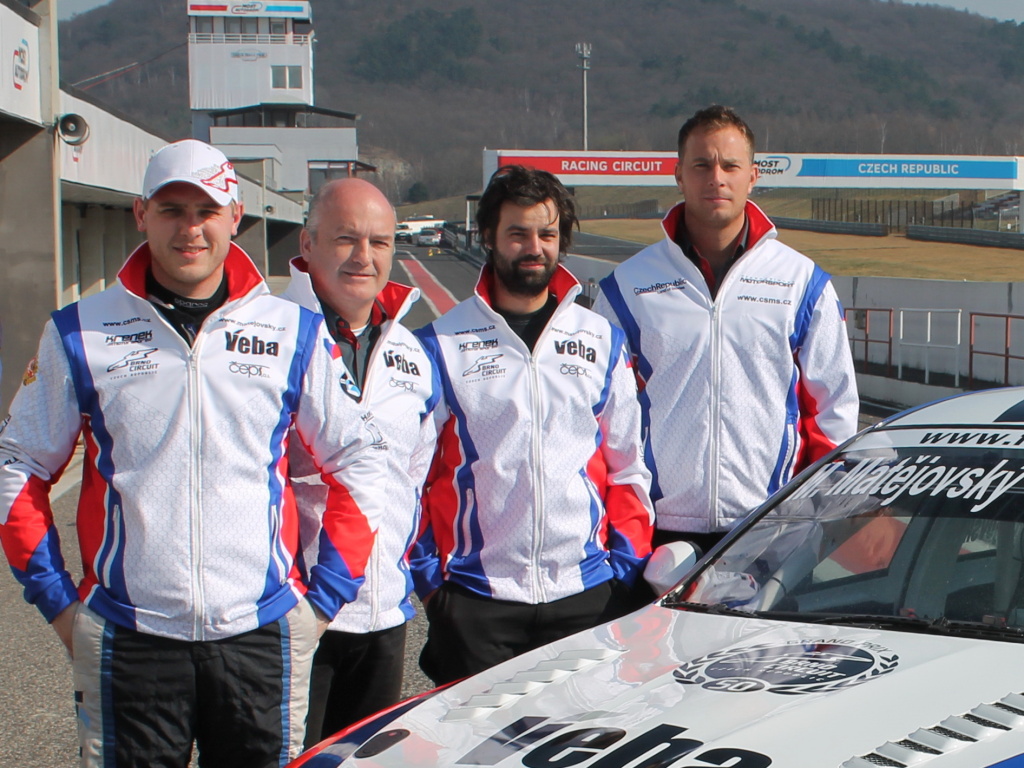 Jezdci týmu Křenek Motorsport letos poprvé vyjeli na závodní dráhu
