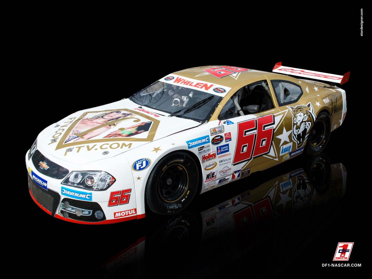 Christian Malchárek testoval Nascar na Slovakia Ringu