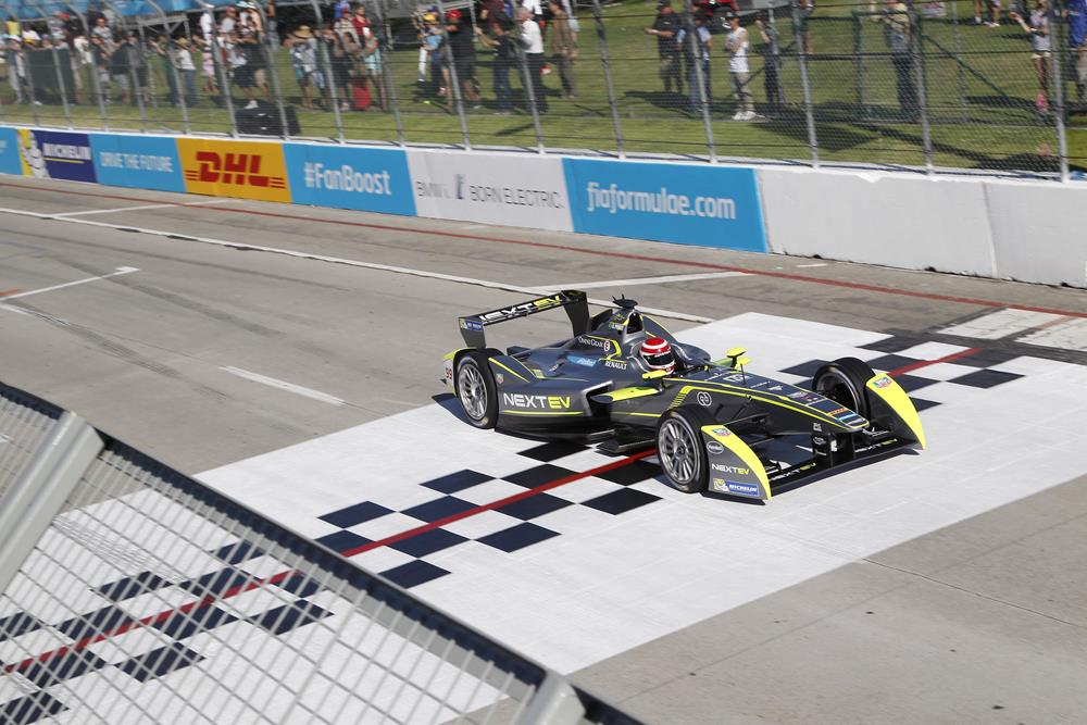 Formula E: Piquet jun. napodobil v Long Beach svého otce