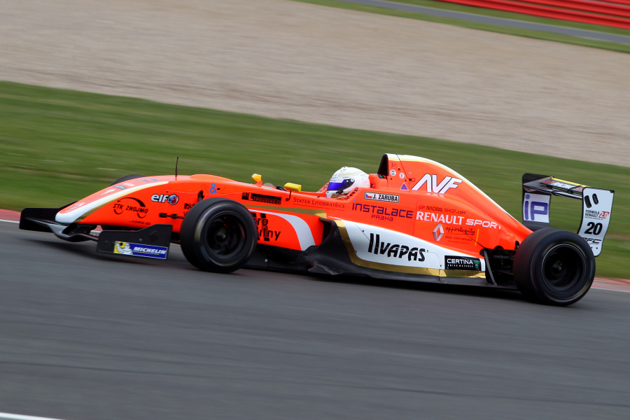 Záruba na Silverstone ukázal, že patří do první desítky