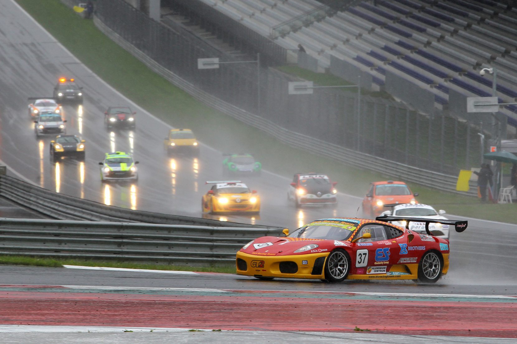 Red Bull Ring … spousta aut a spousta vody