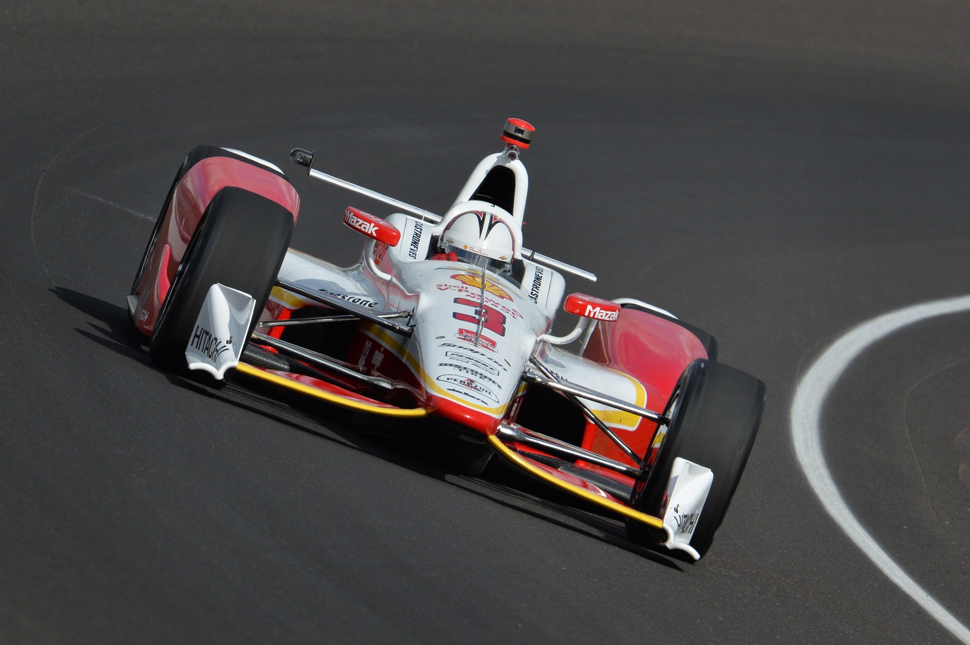 Indy 500: Castroneves se přiblížil k hranici 370 km/h, de Silvestrové hořel monopost