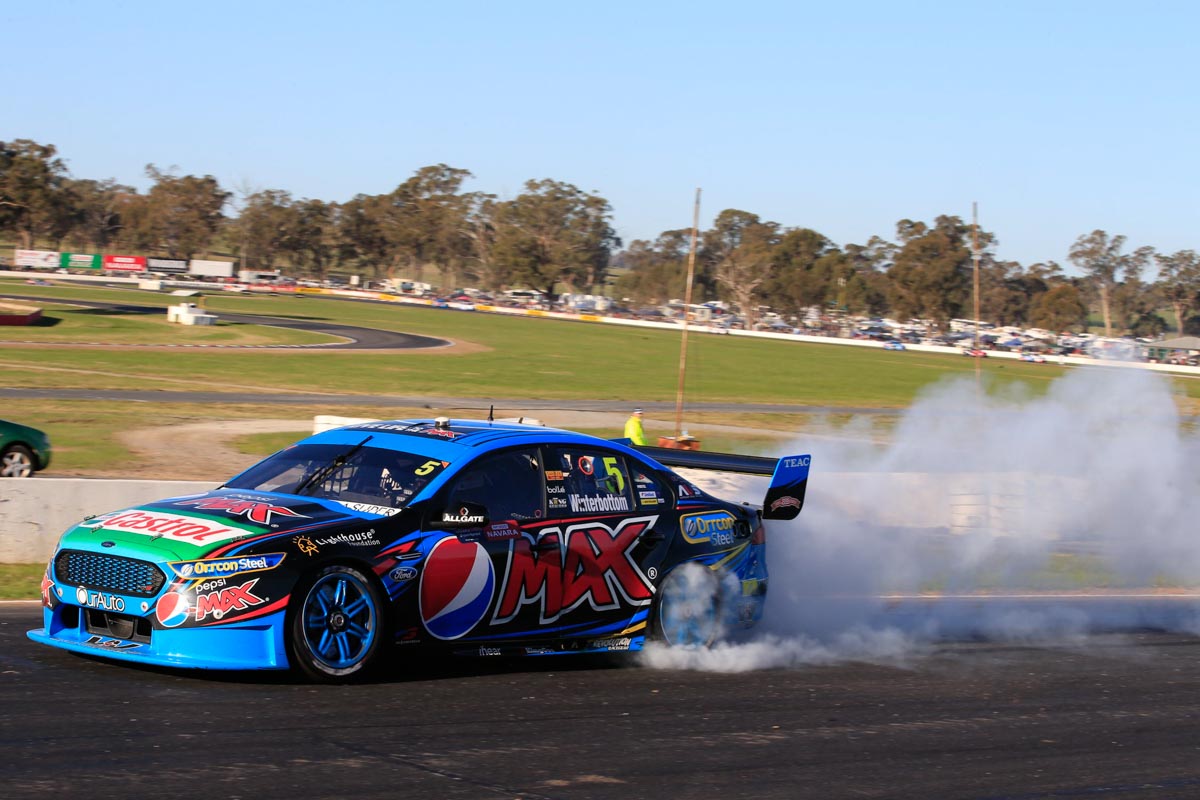 V8 Supercars: Mark Witerbottom udělal tečku za dominancí Fordu ve Wintonu