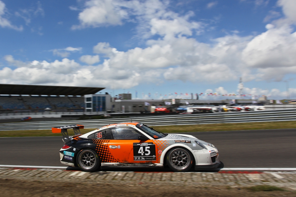 Miro Konopka v závodě 12H Zandvoort