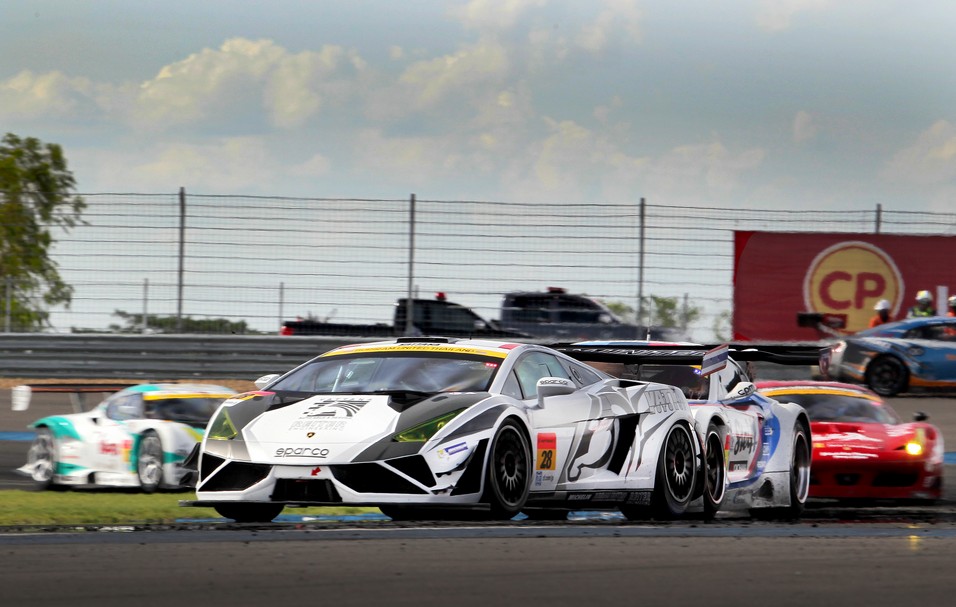 Engeho premiérové SuperGT: Úspěch a kolaps!