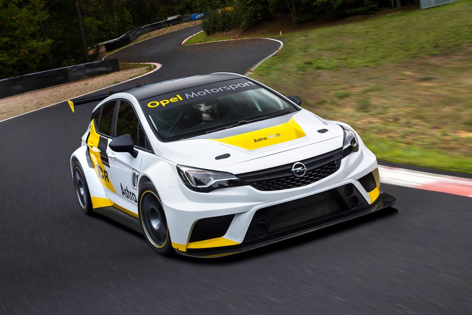 FOTO: Opel představil Astru pro TCR