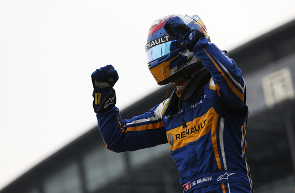 Druhá sezona Formule E odstartovala, v Pekingu se radoval Buemi Druhá sezona Formule E odstartovala, v Pekingu se radoval Buemi