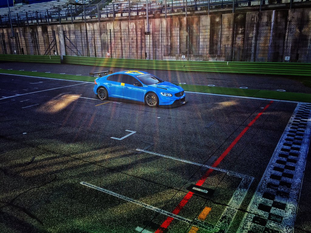 Volvo pokračuje s vývojem speciálu pro WTCC v Itálii Volvo pokračuje s vývojem speciálu pro WTCC v Itálii