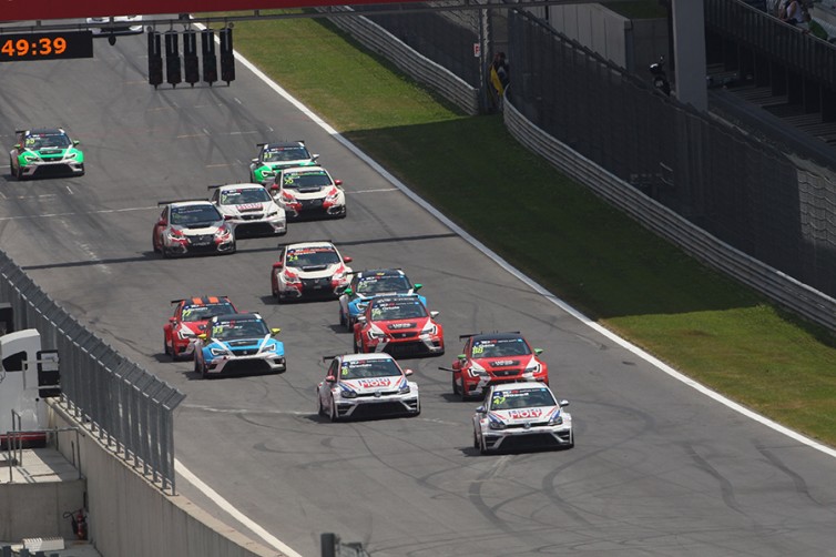 Série TCR hlásí startovní rošt o 22 jménech a 7 značkách
