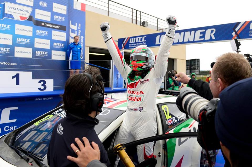 WTCC: Snový start pro Hondu, Huff vítězí v prvním závodě