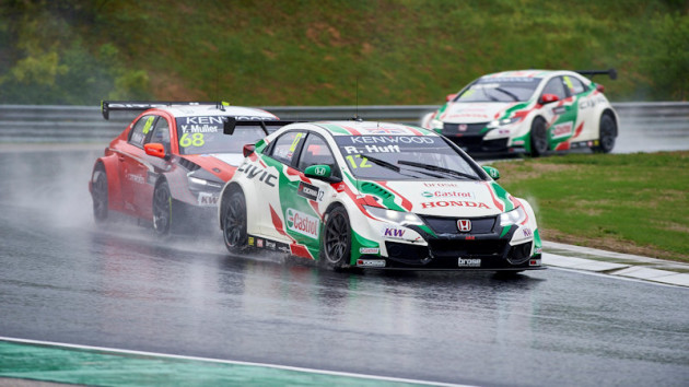 WTCC: Yvan Muller je naštvaný na Hondu, Huff zase nechápe Mullerův “nový styl”