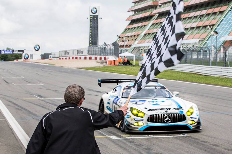 Neskutečné drama až do konce, historicky druhé vítězství na Nordschleife slaví Mercedes!