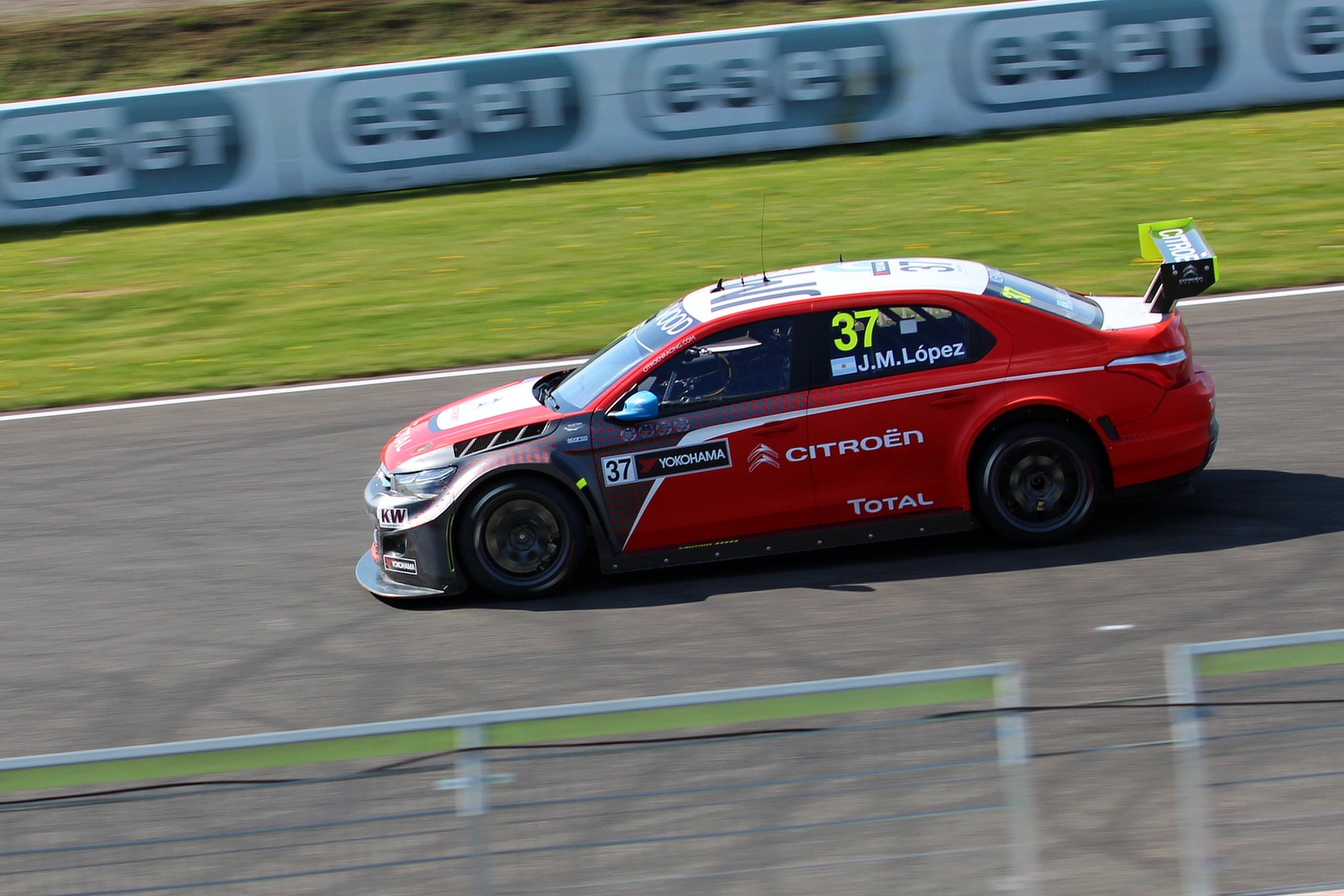 Citroëny C-Elysée WTCC zaútočí na Nürburgringu a Nordschleife Citroëny C-Elysée WTCC zaútočí na Nürburgringu a Nordschleife