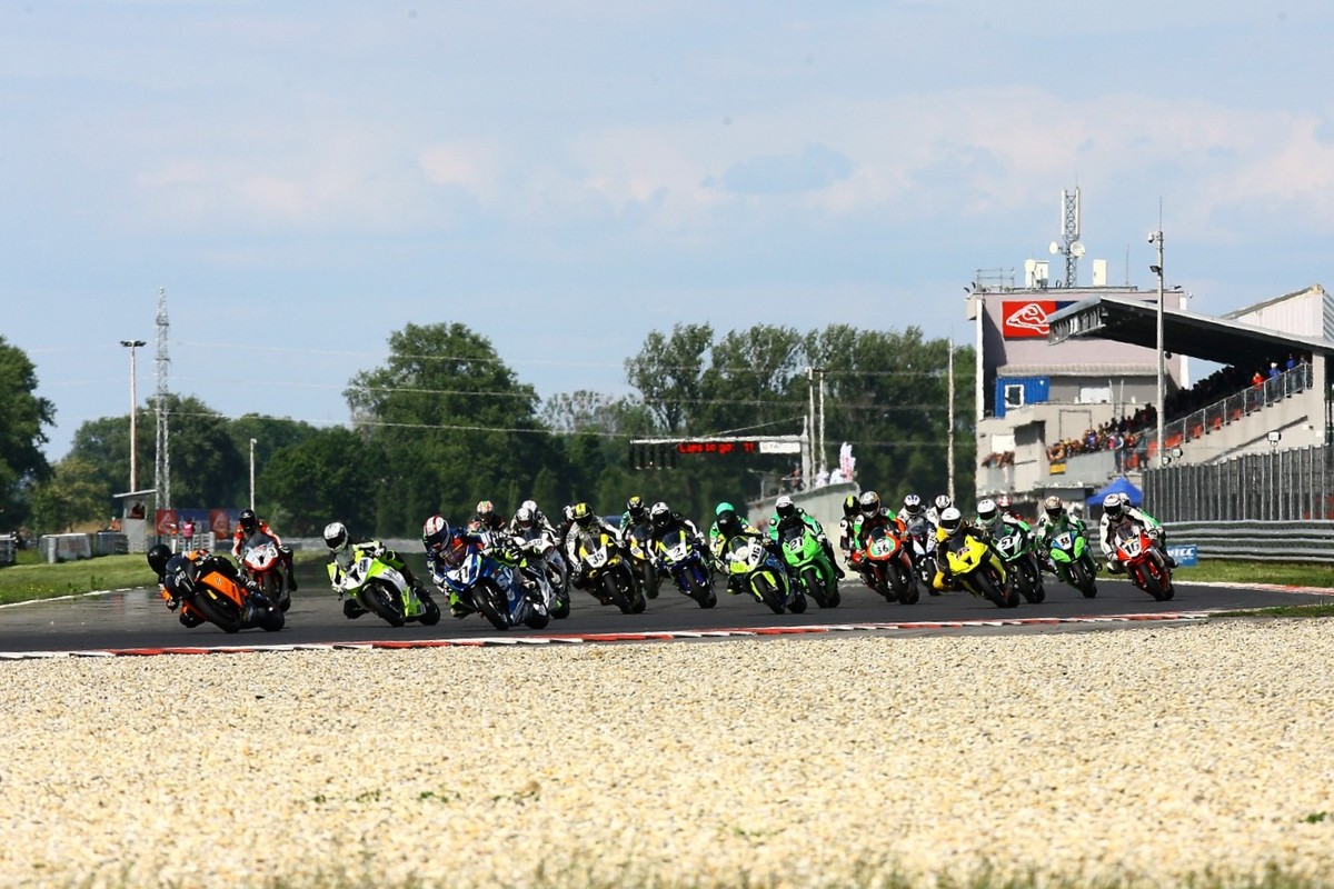 Na Slovakia Ringu odštartoval Alpe Adria Road Racing Championship