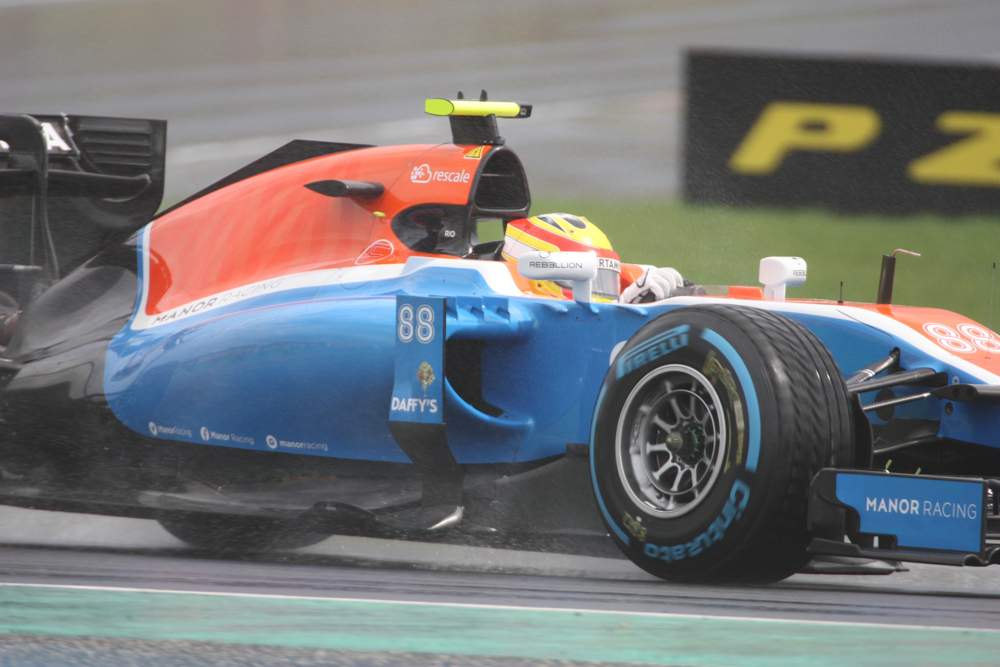 Hamiltonův Hungaroring, chmury Arrivabeneho, Haryanta, Kvjata a Palmera.