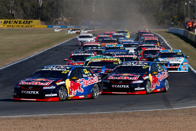 Supercars: Van Gisbergen připravil Whincupa o jubilejní sté vítězství