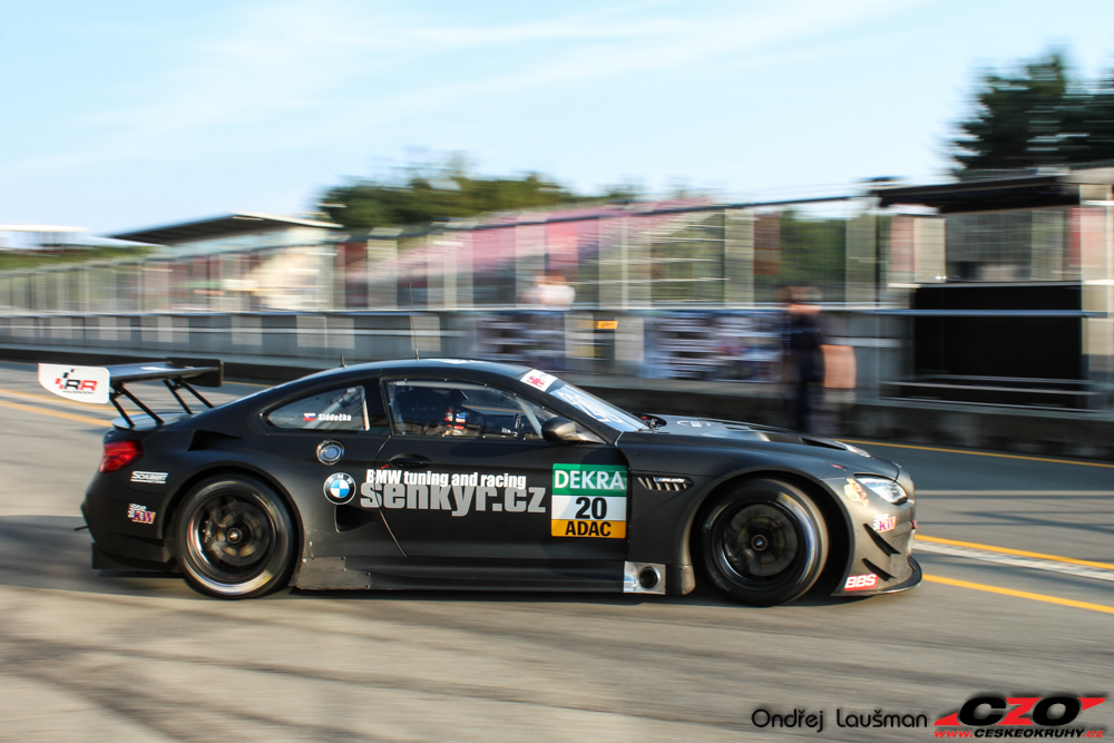BMW M6 GT3 prozatím vládne Brnu, Sládečka zvítězil i v kvalifikaci na vytrvalost