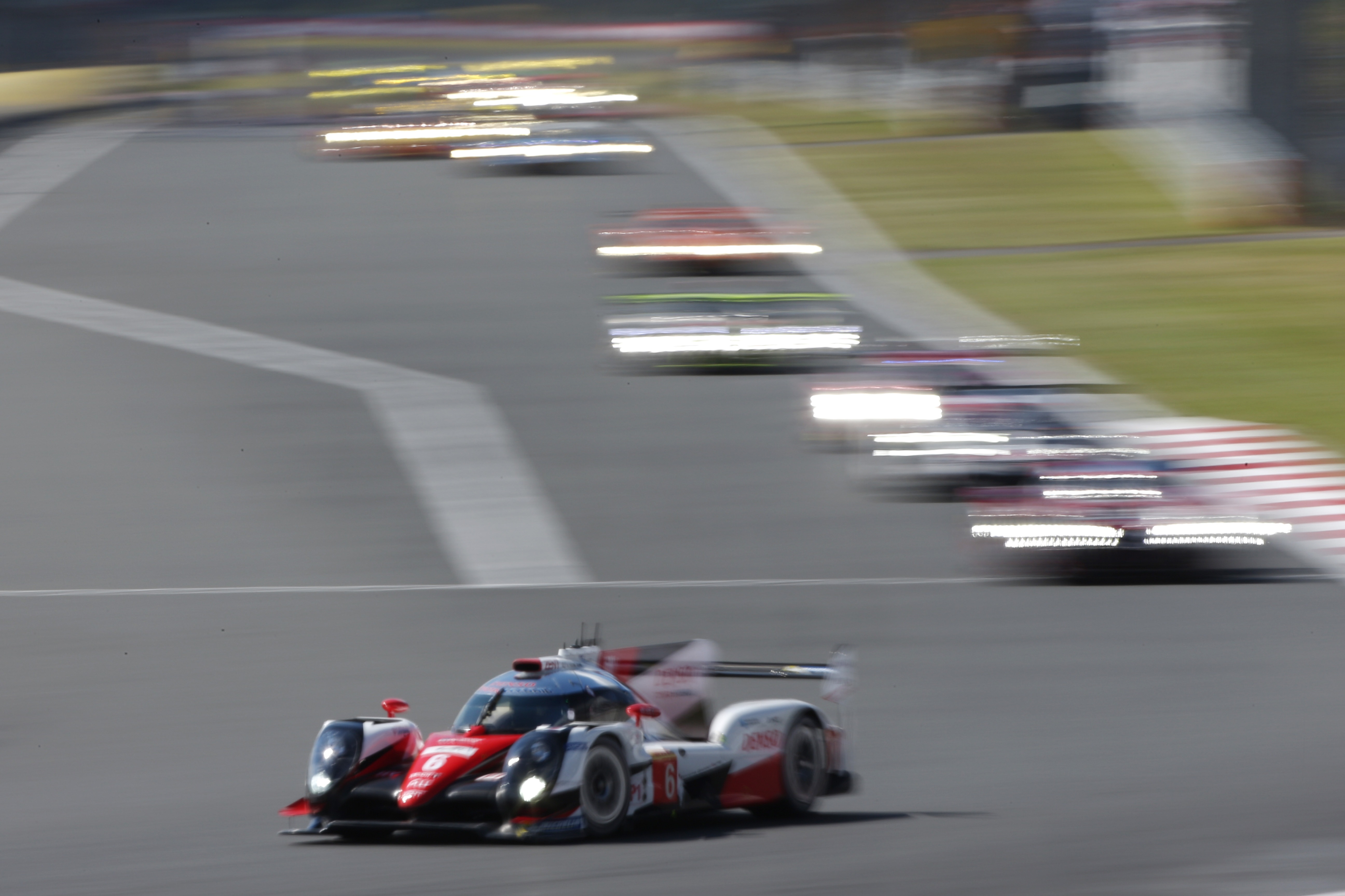 FIA WEC: Toyota se dočkala prvního vítězství a rovnou na domácí půdě