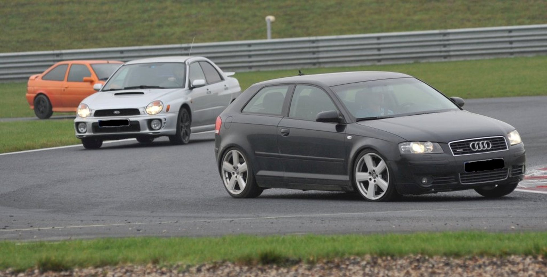 Autoshow nepřálo počasí, o svezení po dráze byl přesto velký zájem