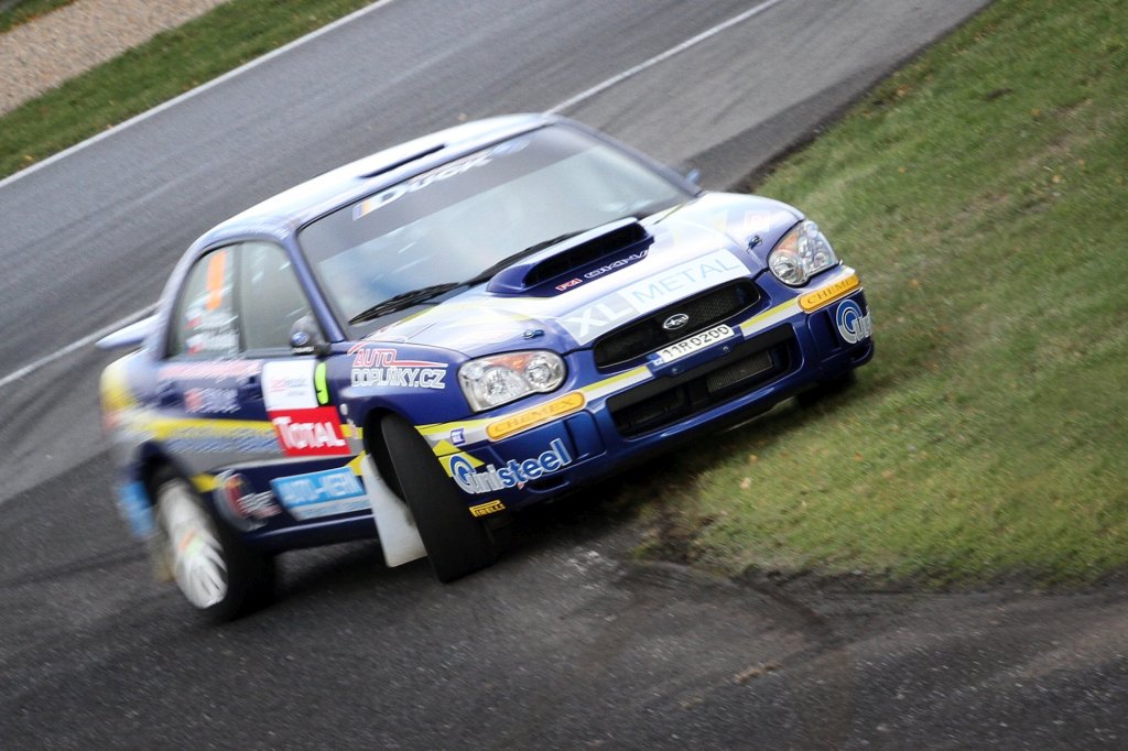 Rally ukončí letošní závodní sezonu na autodromu, představí se 39 posádek