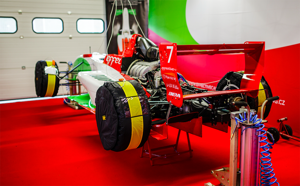 Pilotem na zkoušku nebo závodníkem na celou sezonu s EFFECTIVE Racing!