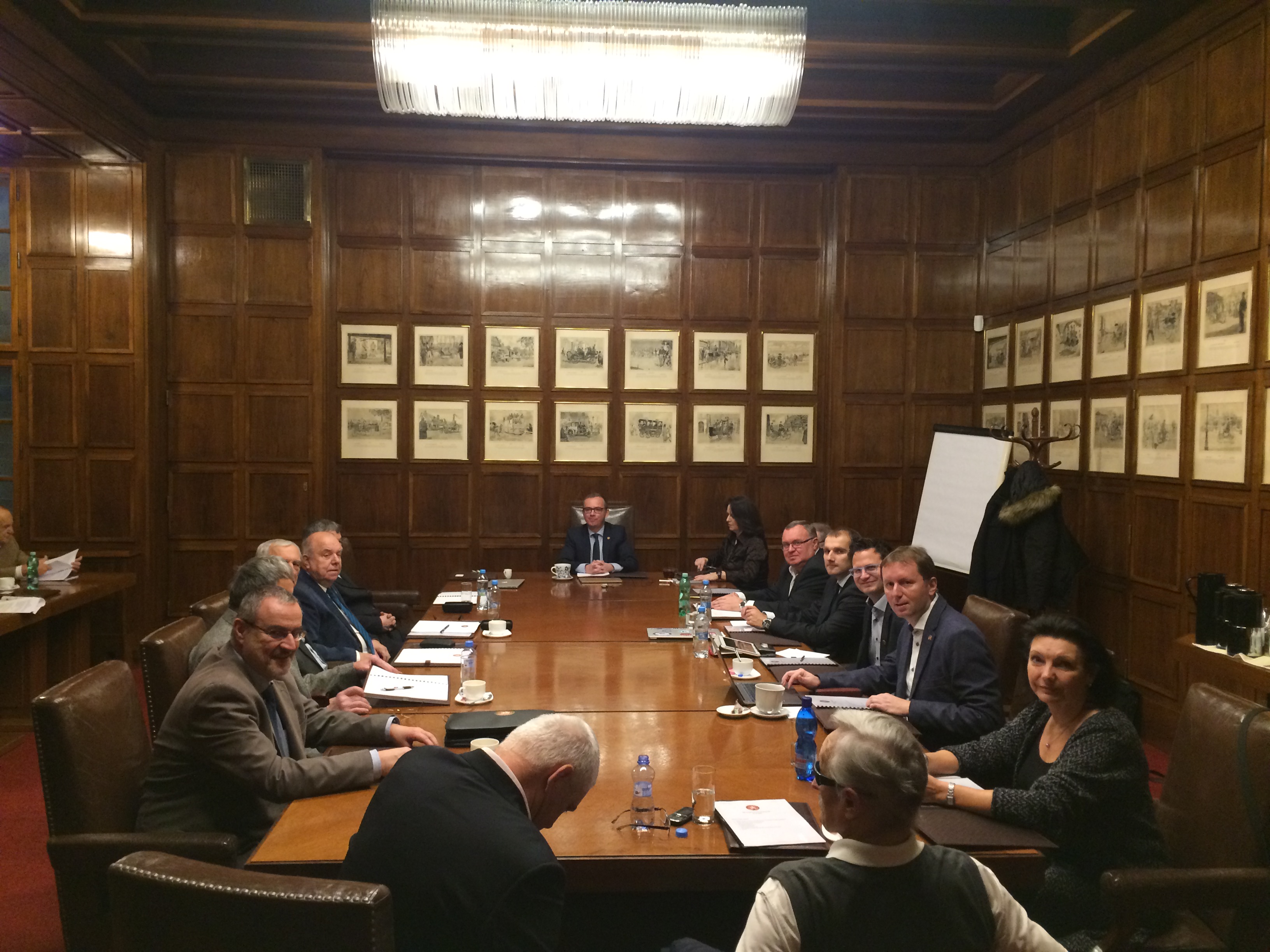 PREZIDIUM AUTOKLUBU ČR POPRVÉ V NOVÉM SLOŽENÍ PREZIDIUM AUTOKLUBU ČR POPRVÉ V NOVÉM SLOŽENÍ